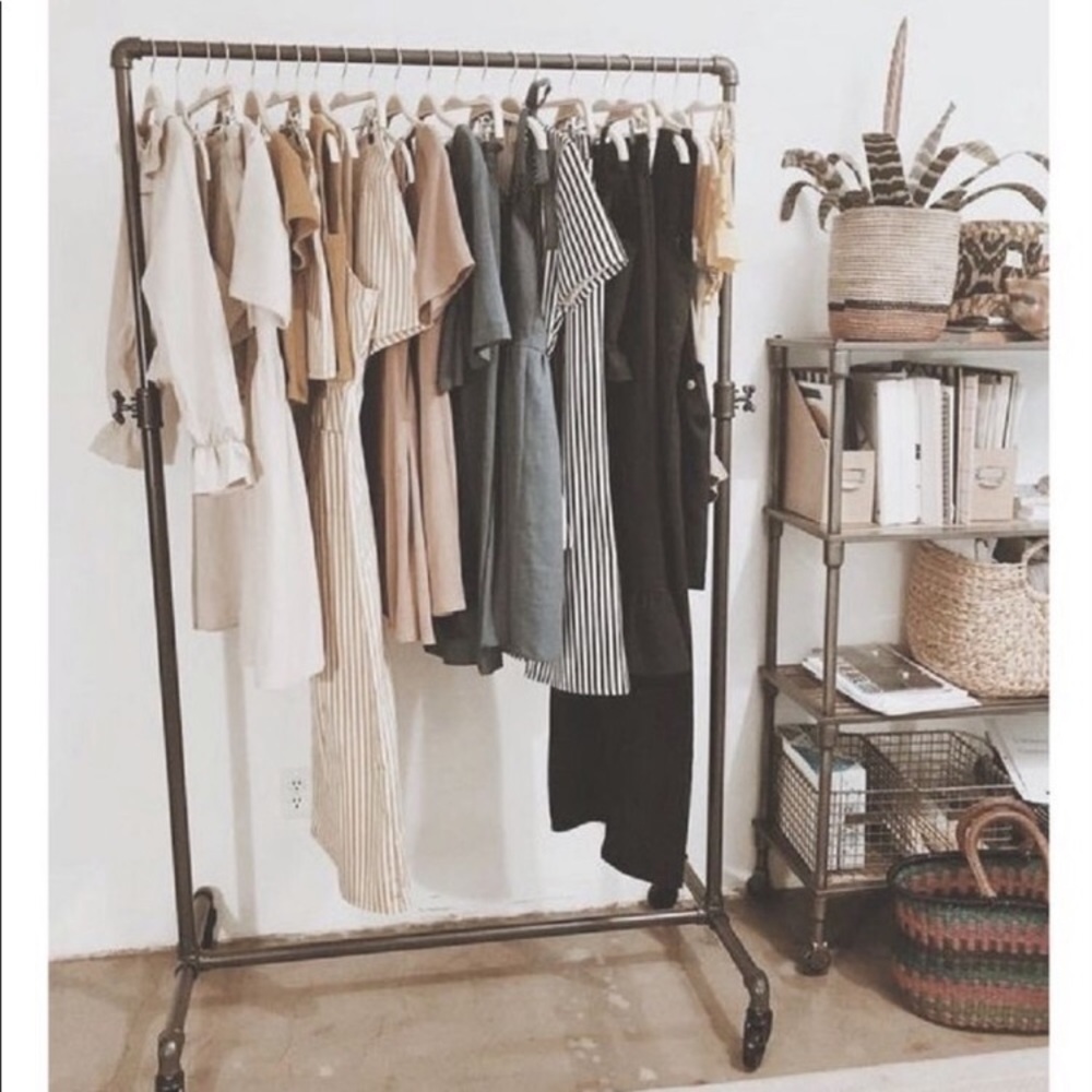 • Mystery Bundle • Closet Clear Out • - Picture 4 of 8